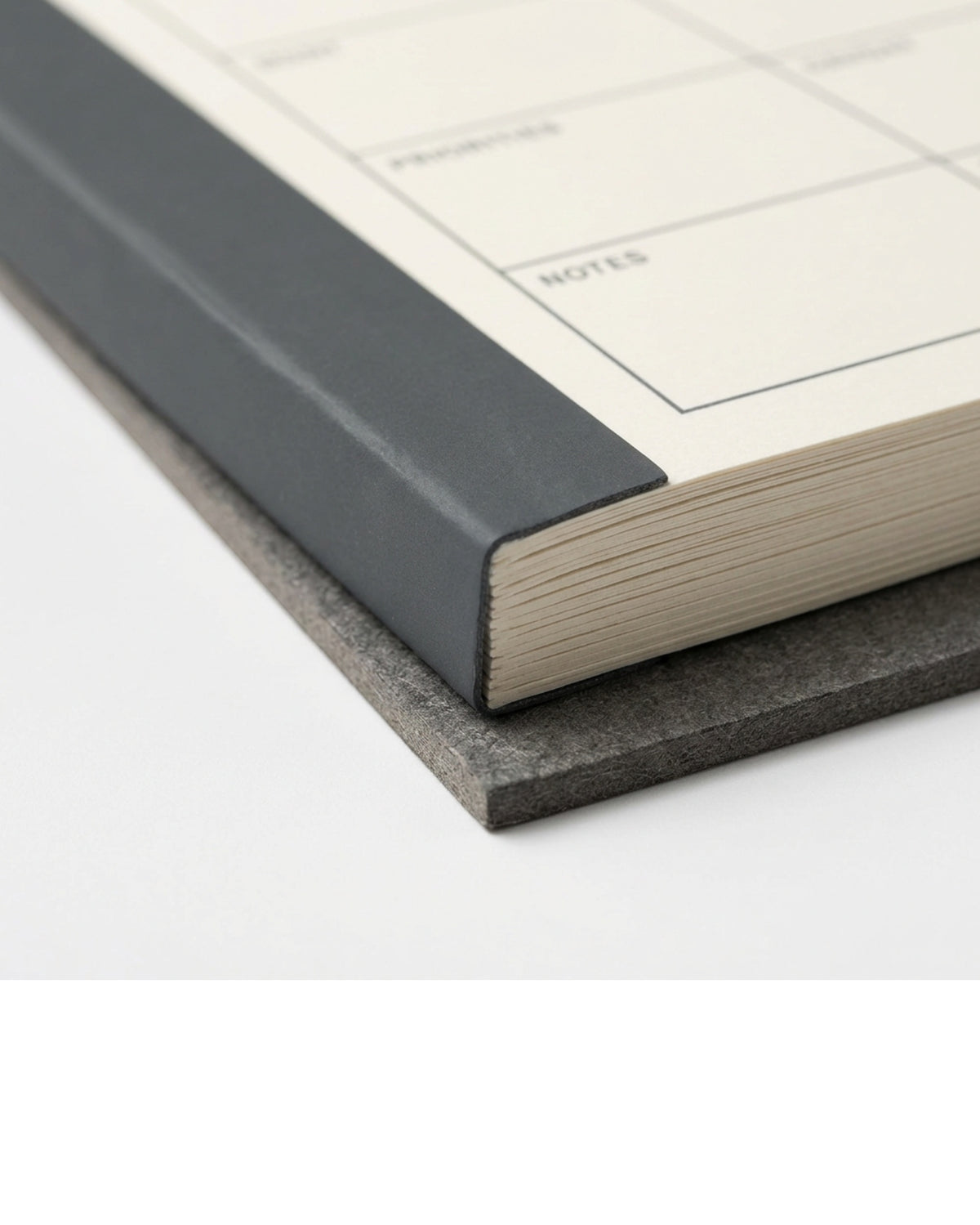 Morun A4 Undated Weekly Planner Pad 52 Sheets Ivory and Charcoal - Detail view