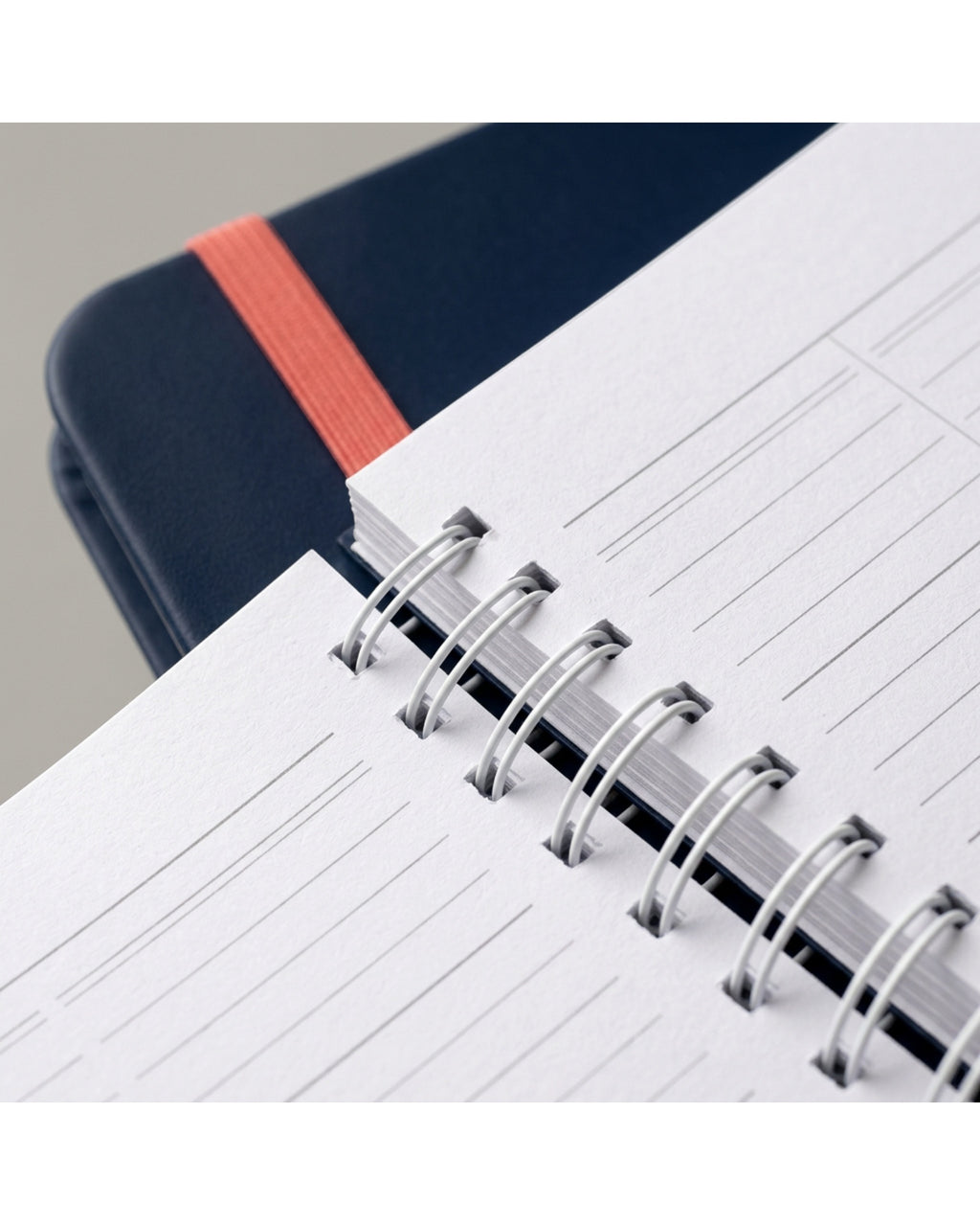 Morun B6 Undated Daily Planner 320 Pages Navy and Coral - Detail view